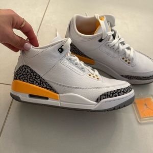 WORN ONCE! 2020 Wmns Air Jordan 3 Retro 'Laser Orange